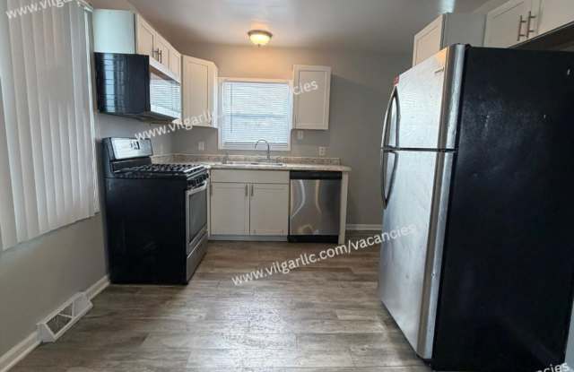 2 Spacious Bedrooms • 1 Modern Bathroom + Rec Room home in Hammond, IN (Hessville Area) photos photos