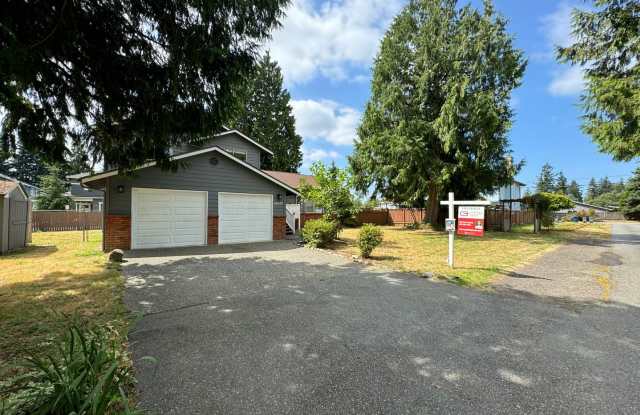 Beautifully Remodeled Lynnwood Home on Private 1/4-Acre Lot photos photos