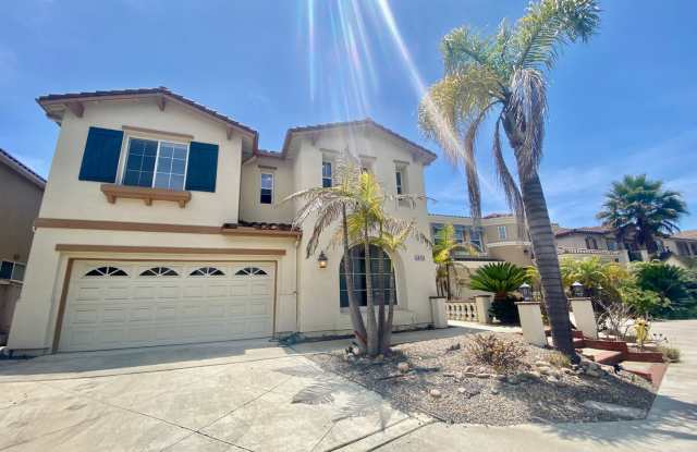 Elegant 5 Bedroom Home With Sweeping Staircase and Tons of Space! photos photos