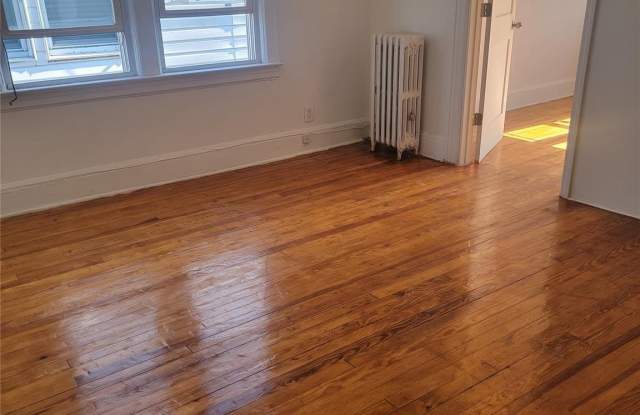 8913 Avenue M Gallery 1