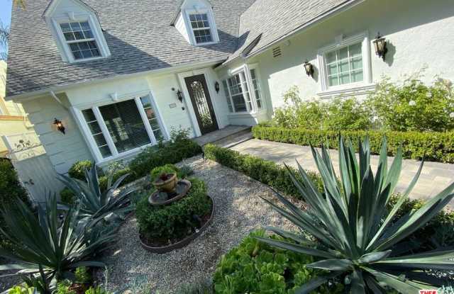 719 North DOHENY Drive Gallery 2