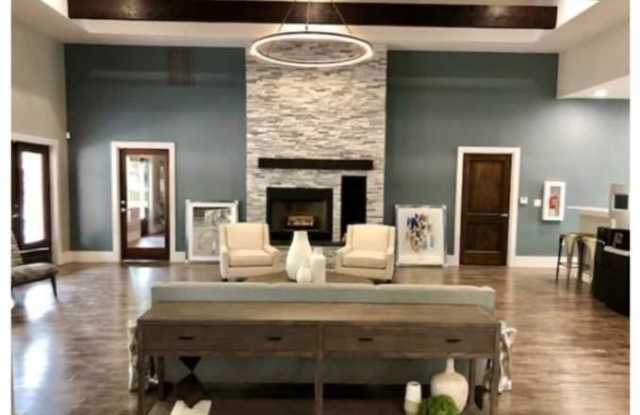1392 W County Line Rd Gallery 3