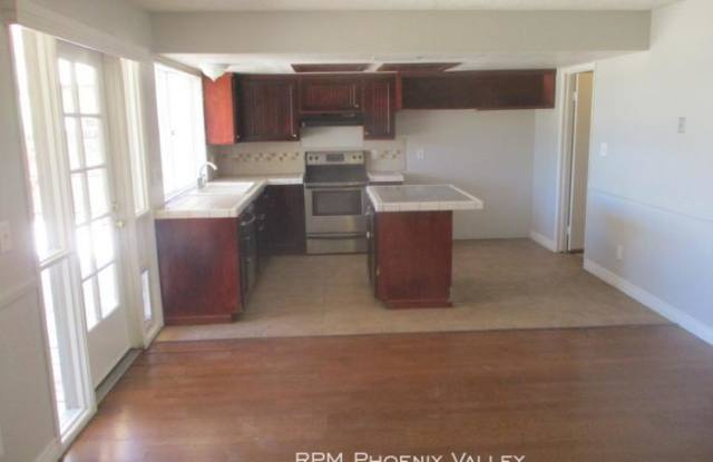 6338 W Sunnyslope Ln Gallery 4