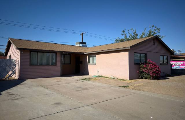 Spacious 5-Bedroom, 3-Bath Home in North Phoenix – Easy Qualify! photos photos