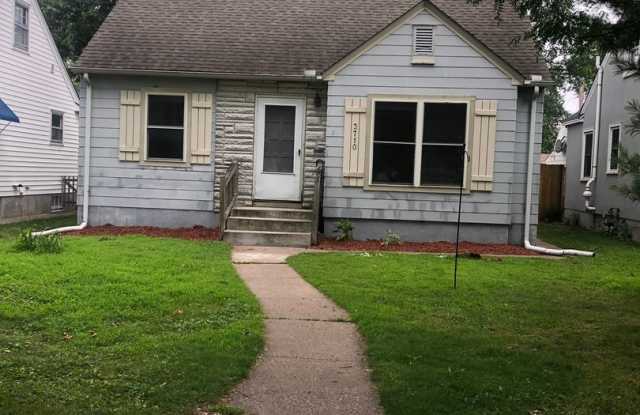 Cozy 3 Bedroom, 1Bath House Available o photos photos