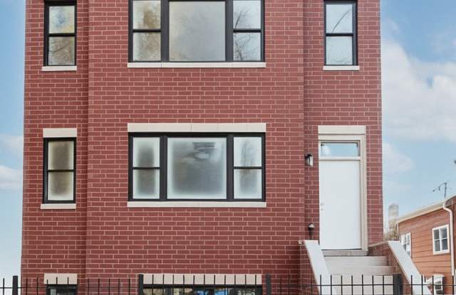 4207 W Roscoe Street photos photos