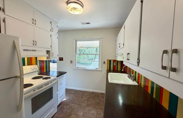 West AVL - Clean, Spacious 2/1 Ready Now! Gallery 4
