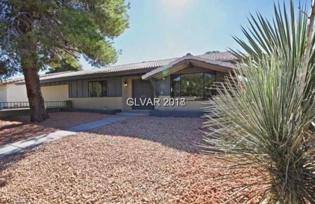 3135 E Rochelle Avenue photos photos