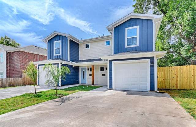 208 Cherry E - 208 West Cherry Street, Sherman, TX 75090