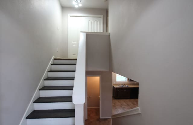 2 Bedroom Town house for Rent in Lindale! Gallery 4