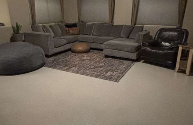 FREE RENT OAC 4 bedroom 3 car garage RV Gate photos photos