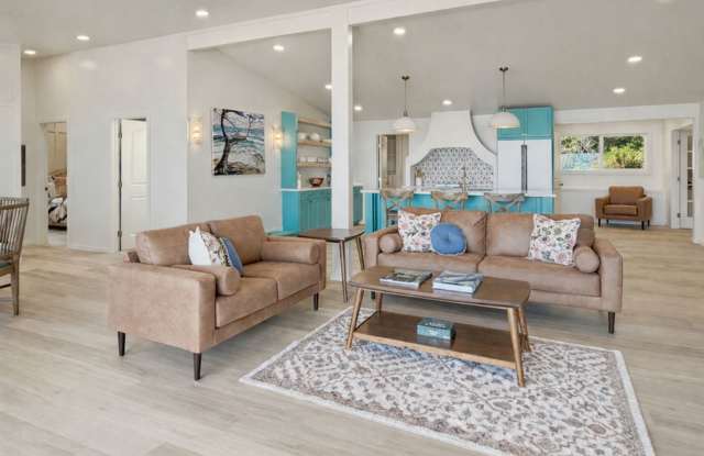 Kai Nalu  w/ Ocean View & Lanai Gallery 4