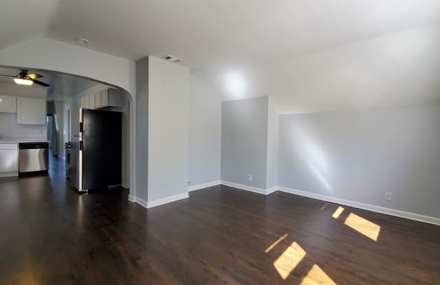 3414 North Seeley Avenue Gallery 4