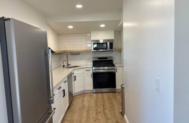 Remodeled 1/1 Cottage on the Petaluma River - 5686 A Lakeville Road Gallery 4