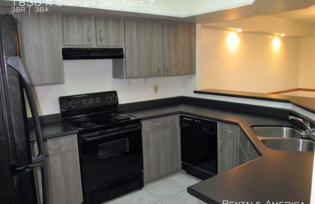 1836 N Stapley Dr - 1836 N Stapley Dr, Mesa, AZ 85203