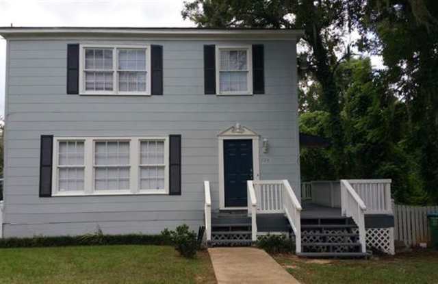 SPACIOUS Quincy 2/1 w/ Wood Floors, All New Windows, New Deck, over 1200 sq ft, & More! $1095/month Available June 1st! photos photos