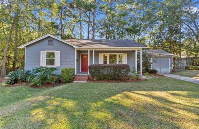 Charming Cottage Near Old Town photos photos