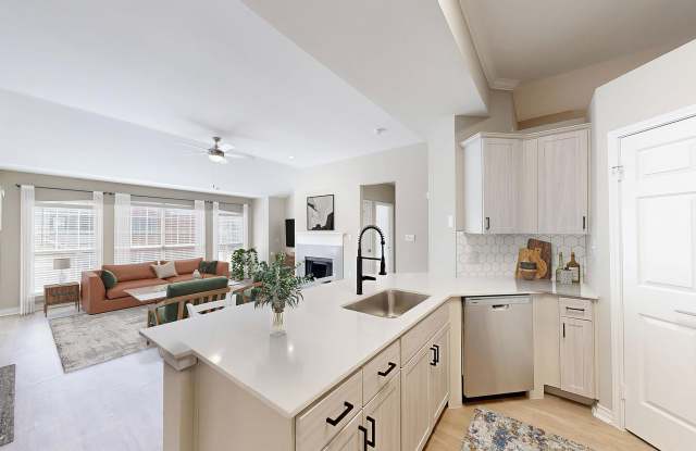 Lakeside at Coppell Apartments Gallery 3