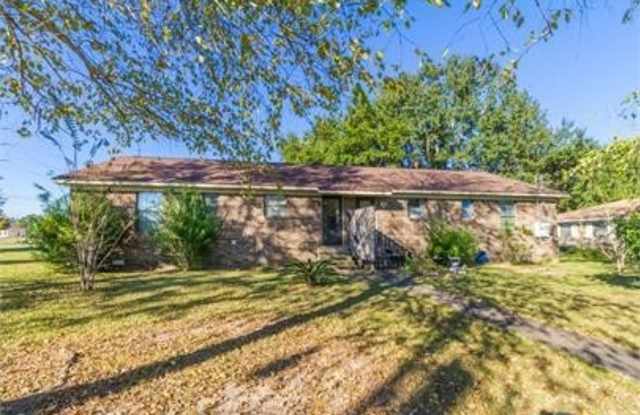 2BR/1BA Duplex unit in Foley - 304 E Orange Avenue Gallery 4