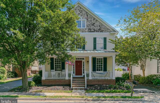 10 MEMORIAL DRIVE NW - 10 Memorial Drive Northwest, Leesburg, VA 20176