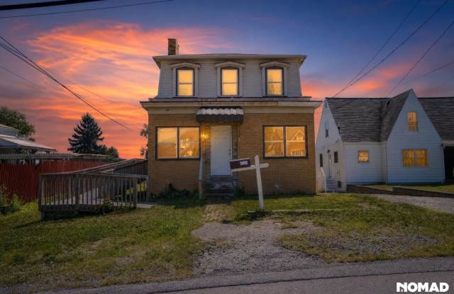 Charming 2BR Duplex in Pittsburgh Gallery 1