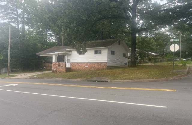 Nice & clean 3 bedroom 1 bath home off John Barrow -AVAILABLE NOW! Gallery 3