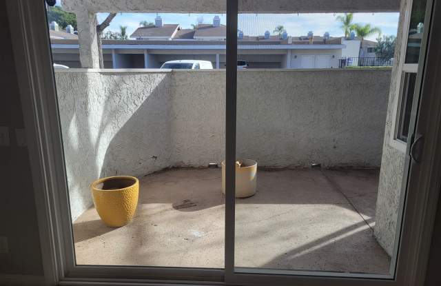 Great 2 Bedroom 2 Bathroom Downstairs Unit! Call today Gallery 3