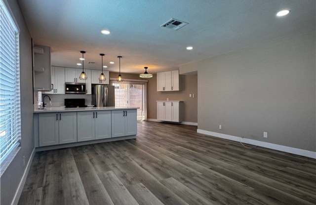 336 VIEWMONT Drive Gallery 3
