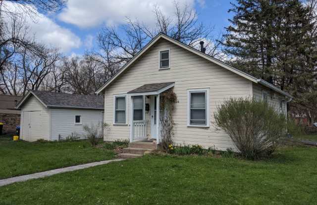 FALL 2025 AVAILABILITY!!! 1-Bedroom house in Creekside neighborhood - 1820 G Street, Iowa City, IA 52240
