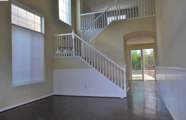 1336 TIFFANY DR Gallery 3