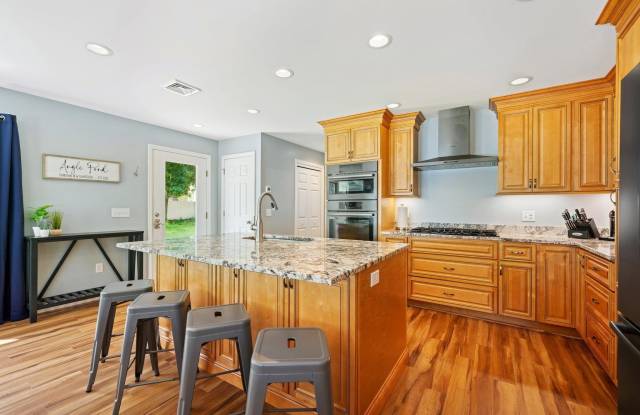 4 W Shore Drive Gallery 4