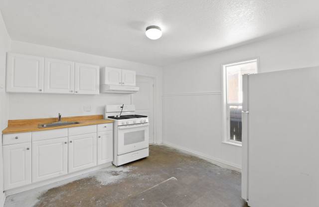Charming 1/1 Home in Downtown Rialto for Lease! Gallery 3