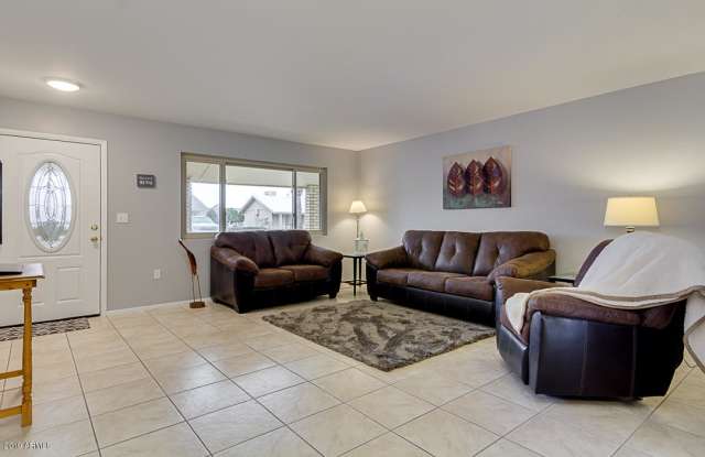 11038 W CHERYL Drive Gallery 3