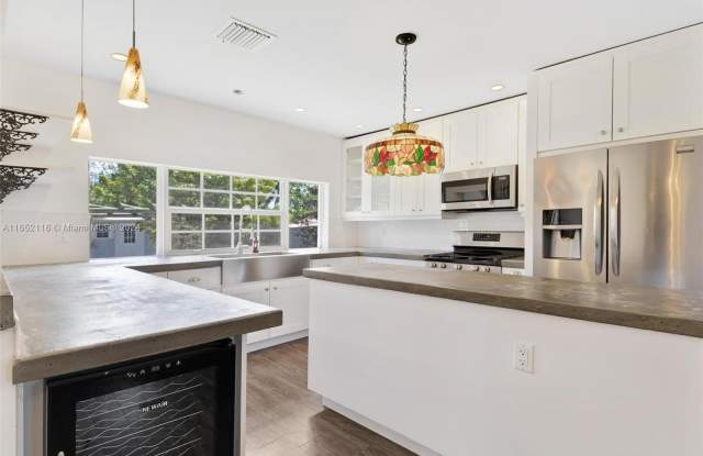 6830 N Waterway Dr Gallery 2