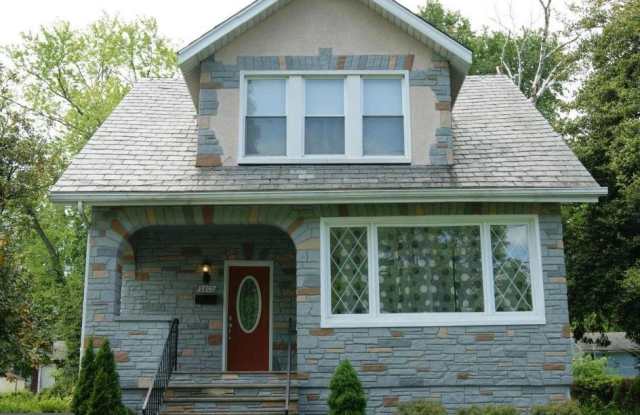 2803 BERWICK AVENUE photos photos