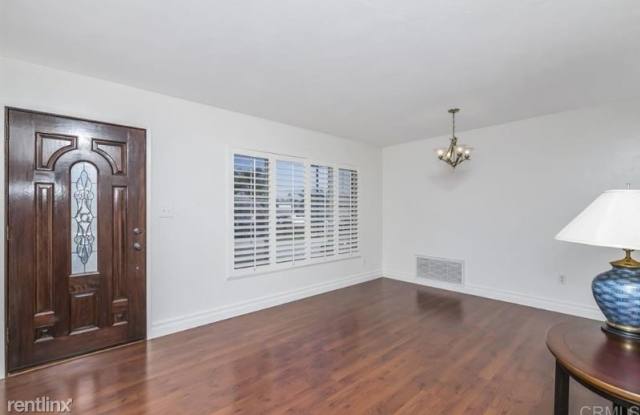 1075 Eucalyptus Dr Gallery 2