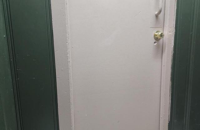238 N WARREN Street unit: 2 photos photos