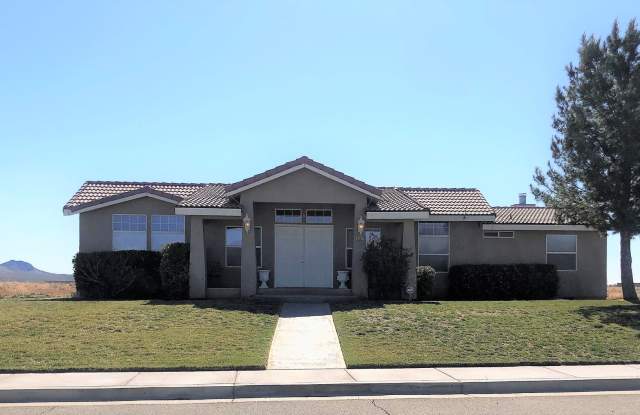 Coming Soon! Recently Remodeled Large Home! photos photos
