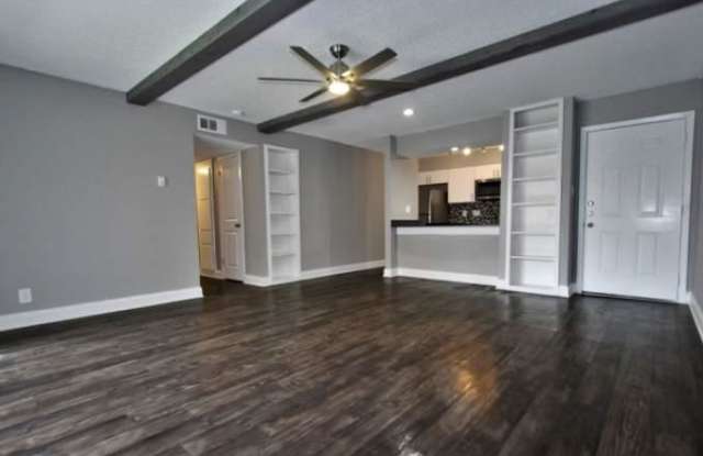 Tramor at Autumn Park photos photos