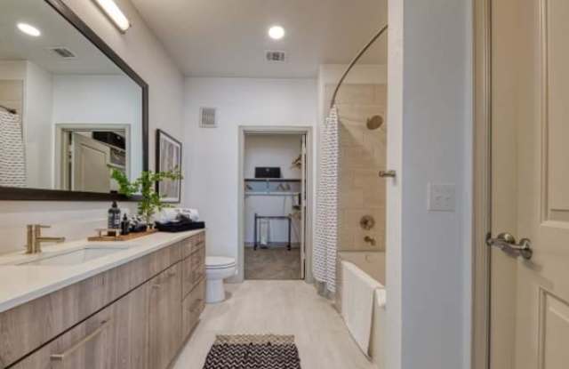 5682 Worth Pkwy Gallery 2