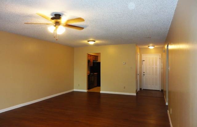 Spacious 2-Bedroom Condo with Pool Access & Lawn Care Included in Valdosta Gallery 4