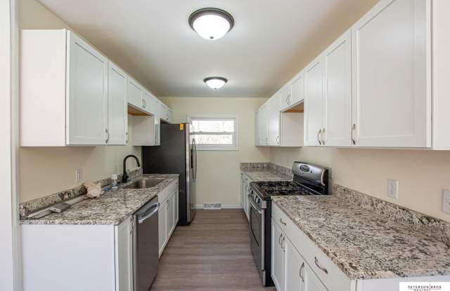 123 DeLong Avenue - 123 Delong Avenue, Council Bluffs, IA 51503