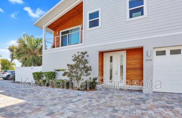 2056 Roselawn St photos photos