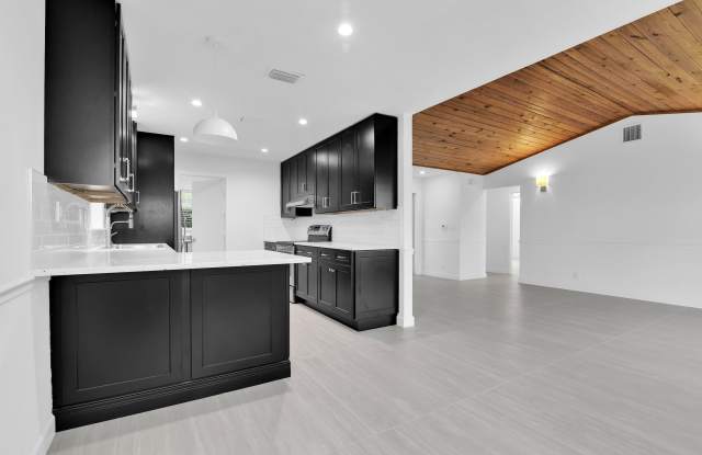 908 NE 8th Avenue photos photos 908 NE 8th Avenue photos photos