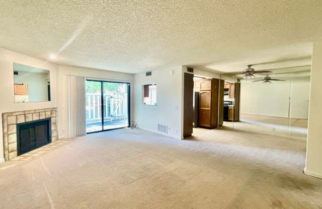 Charming 3/2 Townhome. Gallery 3