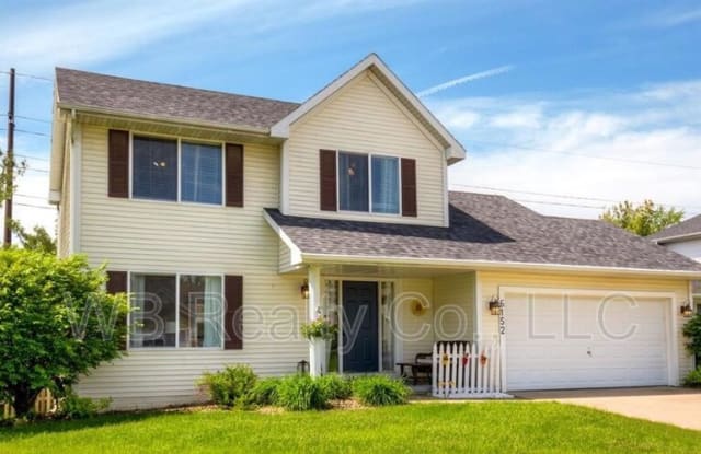 6152 Dakota Dr - 6152 Dakota Drive, West Des Moines, IA 50266