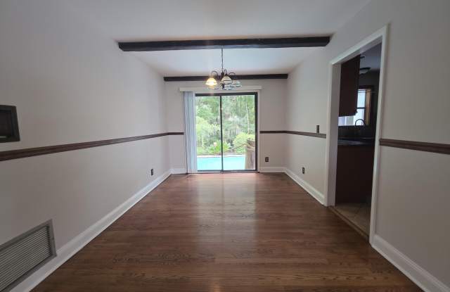 627 GROVE PARK Boulevard Gallery 3