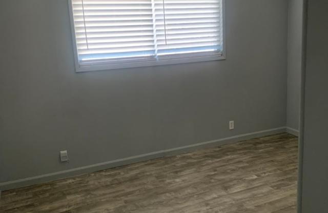 Spacious 4 bedrooms 2 baths in Spring Valley Gallery 3