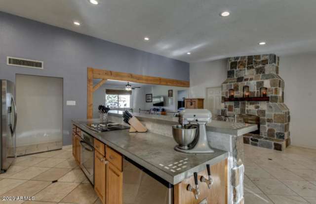 113 W GENEVA Circle Gallery 3