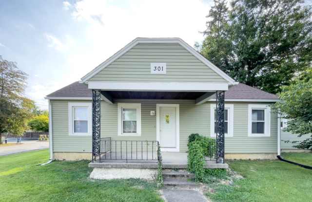 PRELEASING for AUGUST! Close to Campus: In-Unit Washer/Dryer - 301 North Tillotson Avenue, Muncie, IN 47304